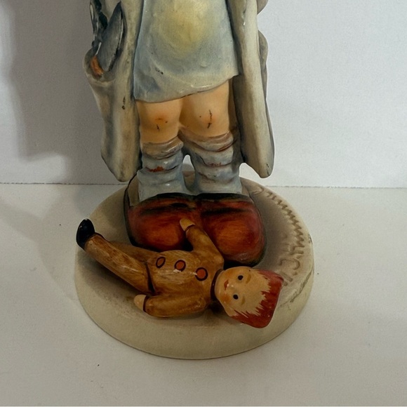 Goebel Hummel #127 "Puppendoktor" Figurine – Mint Condition, 5” Tall (1992) - Picture 3 of 10